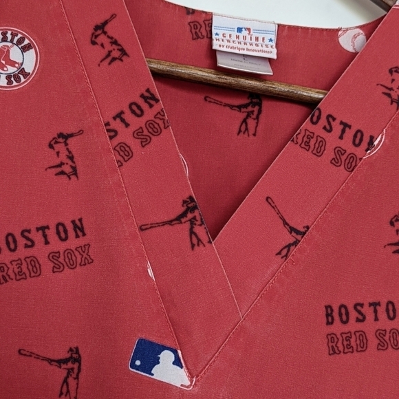 MLB Genuine Merchandise Boston Red Sox Scrub Top Size L - Picture 4 of 7